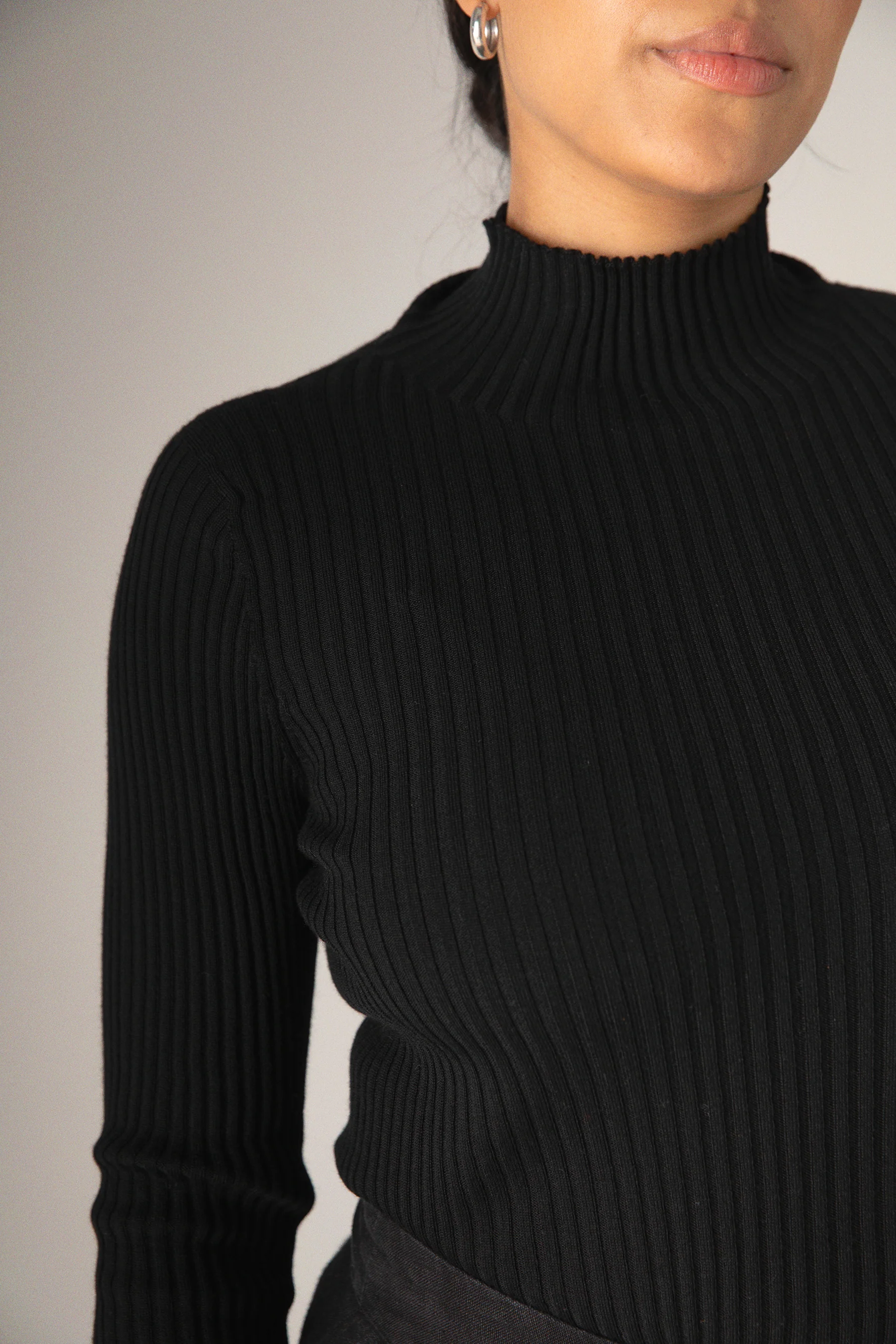 Essence Fine Turtleneck - Black - Image 5