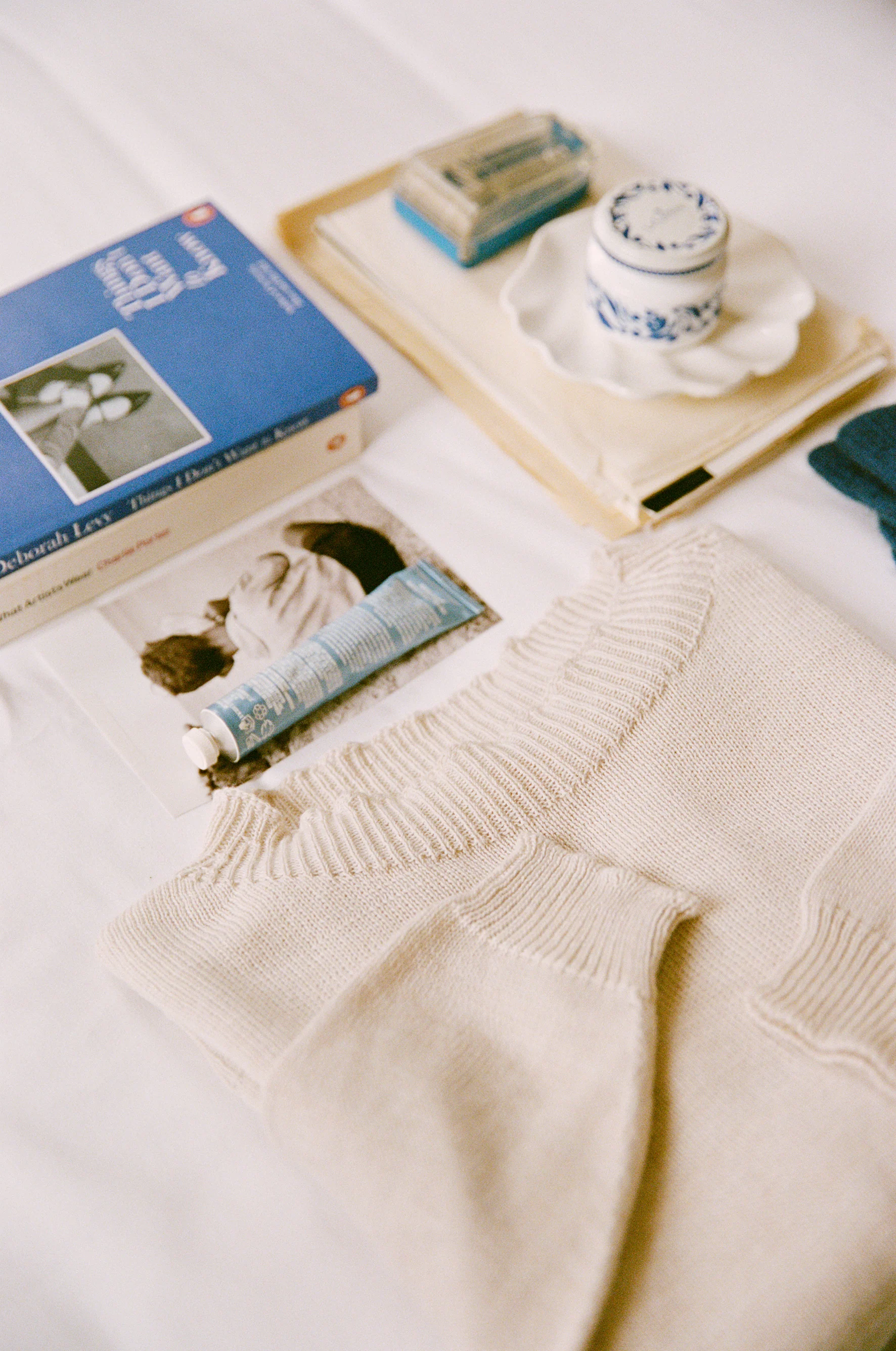 Pebble Knit - Creme - Image 14