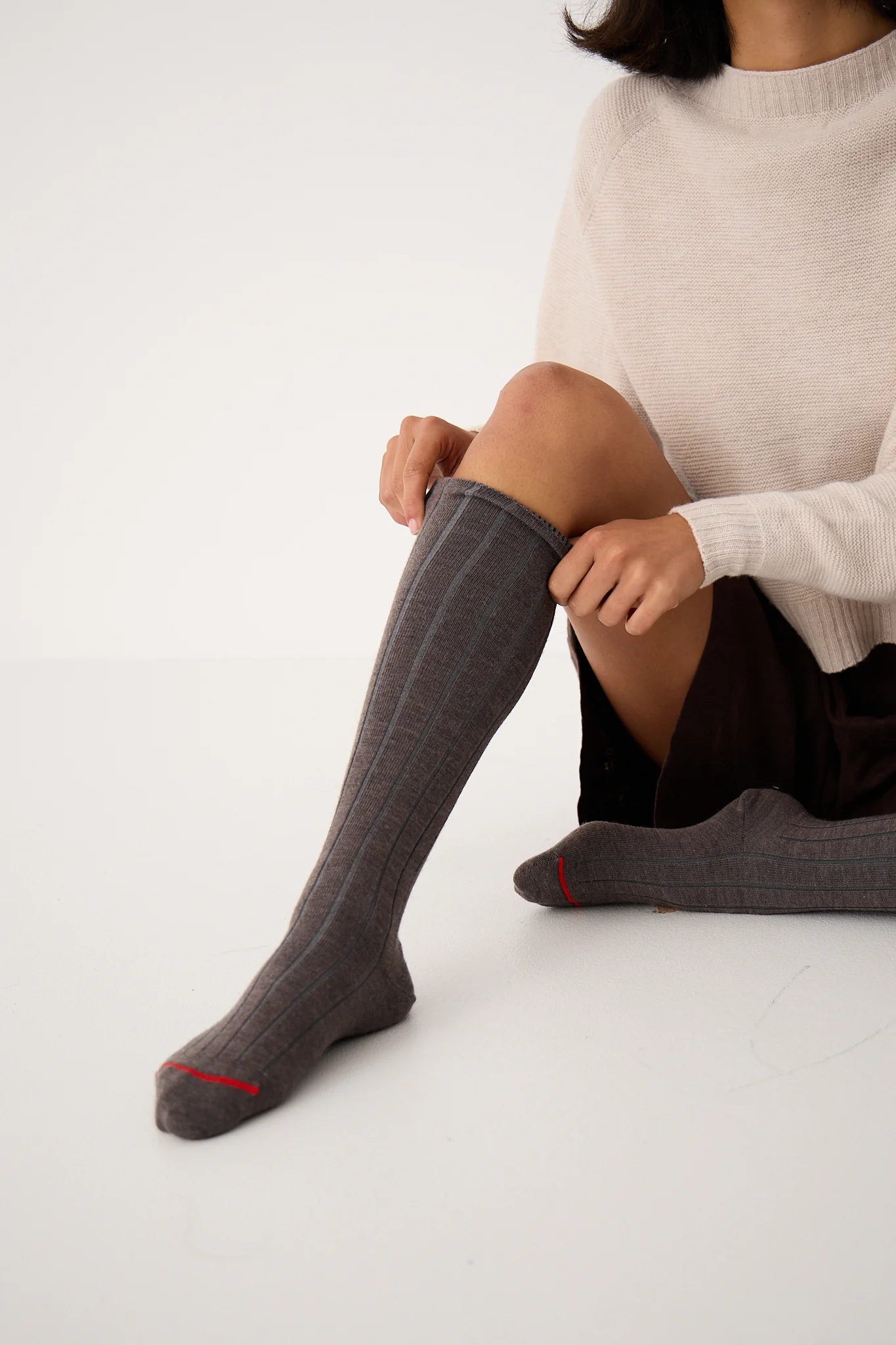 Tip Toe Knee High Sock - Grey / Cherry Trim - Image 3
